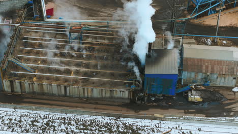 disparo aéreo: actividad industrial por los rieles congelados