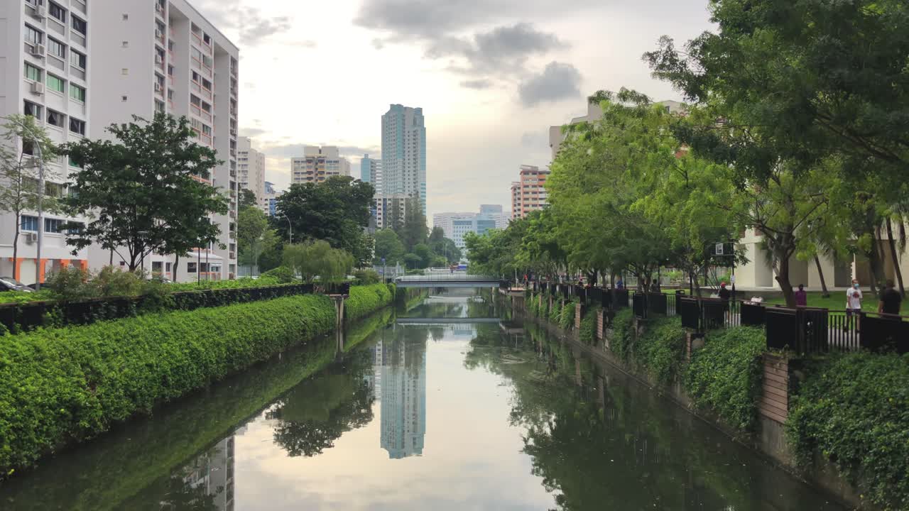 Singapore Park connector of Sungei Whampoa. People exercising.