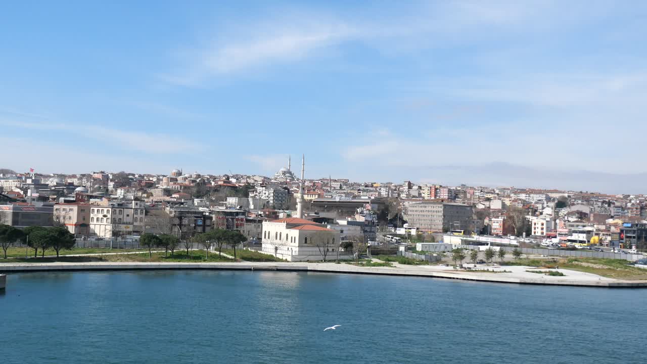 Panoramaudsigt over Istanbuls bybillede over Bosporus.