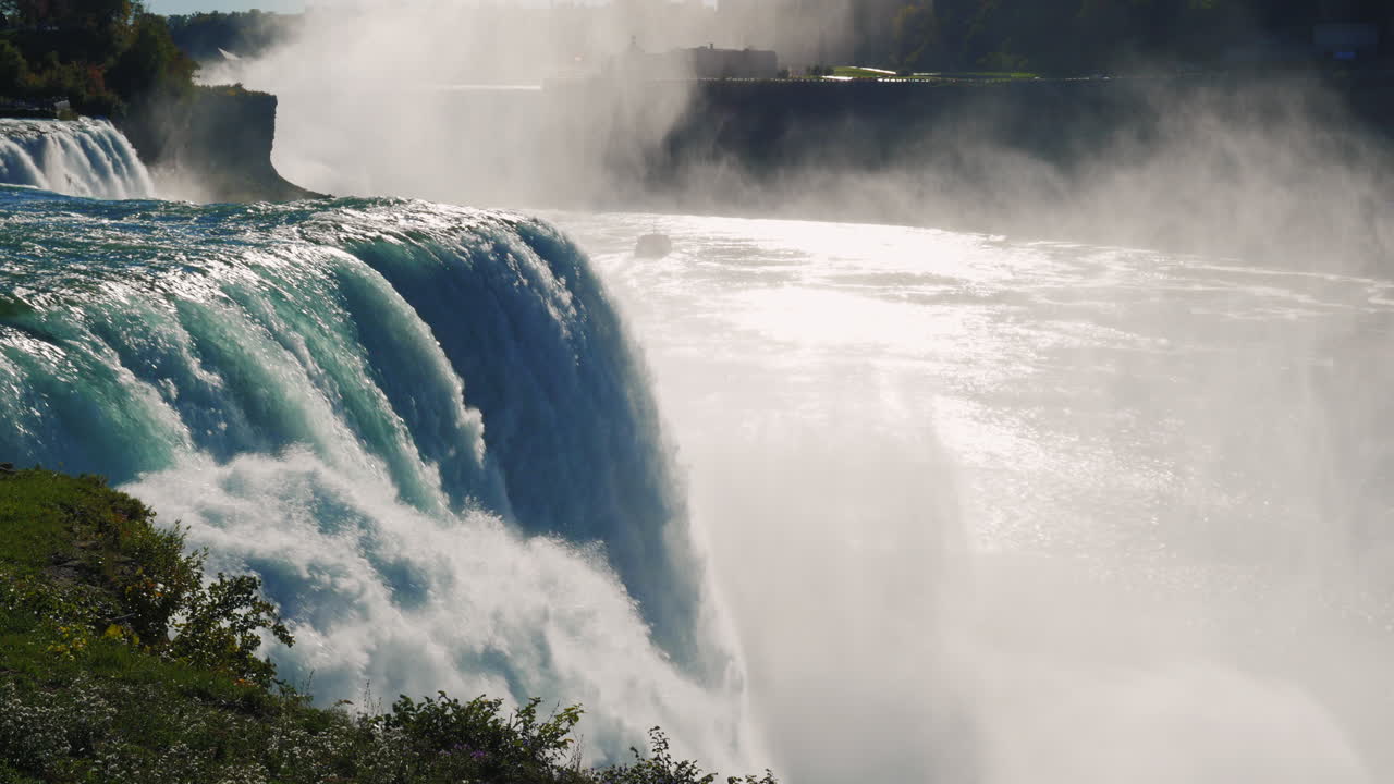유명한 나이아가라는 미국과 캐나다의 국경에 떨어집니다 1