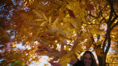diversión familiar de otoño en el parque