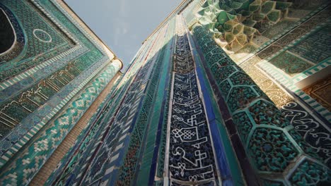 ciudad de samarcanda shahi zinda mausoleos arquitectura islámica mosaicos de cerámica 29 de 51