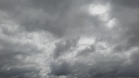 Cielo-De-Verano-Nube-De-Lluvia-Lapso-De-Tiempo-A-Media-Tarde