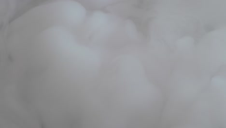 nube de humo blanco caótico