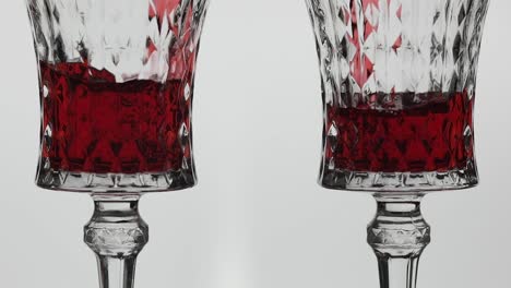 dos vasos de vino tinto