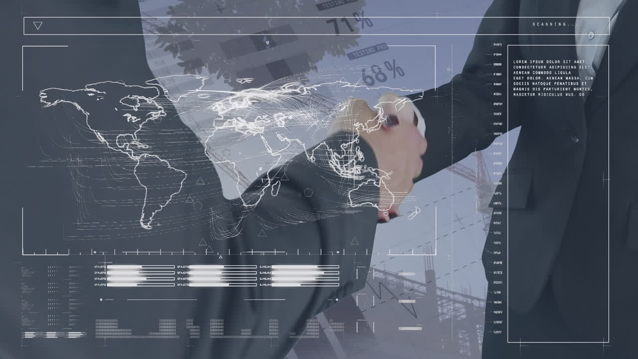 animación del procesamiento de datos sobre el sitio de construcción y hombres de negocios caucásicos estrechando la mano