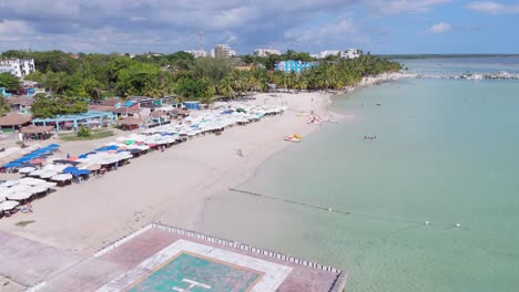 Tourismusstrände-In-Boca-Chica,-Dominikanische-Republik