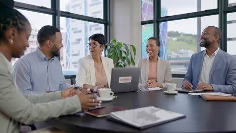 Team,-Geschäftsleute-Im-Meeting