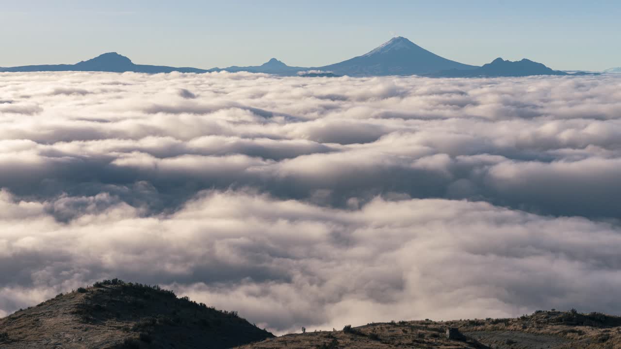 Timelapse showing waves of clouds over the Andes while Cotopaxi volcano exhales smoke, creating a captivating high-altitude display of nature’s grandeur.