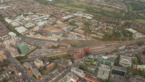 Toma-Aérea-Circular-De-La-Estación-De-Watford.