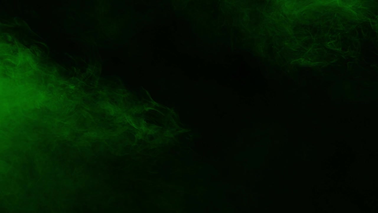 Realistisk grøn røg eller tåge driver og hvirvler på en sort baggrund. Ideel til overlejringer, special effects og til at skabe en mystisk, giftig eller magisk atmosfære.