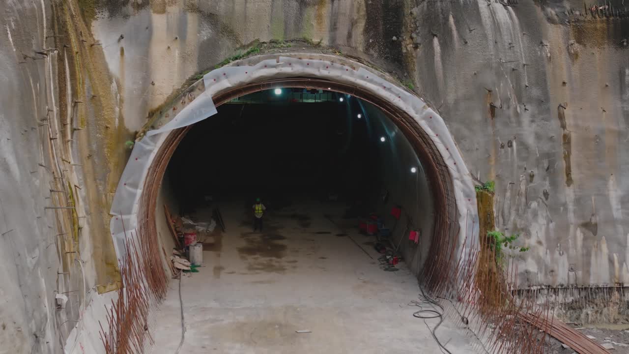 Drone footage showcasing Siddhababa Tunnel Road along the Butwal-Palpa route. Marvel at winding roads, green hills, and mountain views that highlight Nepal’s natural beauty and scenic highways