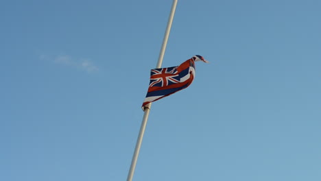 Hawaiian-Flag-Blowing-in-a-Strong-Wind