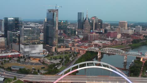 Horizonte-De-La-Ciudad-Urbana-Del-Centro-De-Nashville-Por-La-Noche