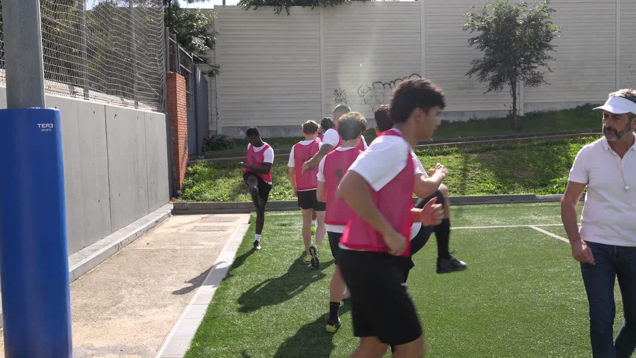 People playing sports and exercising outdoors