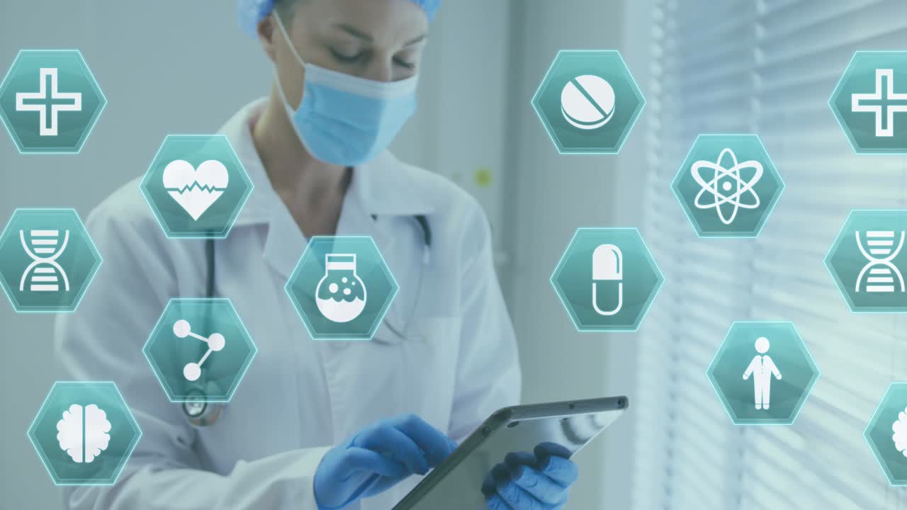 병원에서 태블릿을 사용하여 얼굴 마스크를 입은 여성 의사 위로 움직이는 파란색 의료 아이콘의 애니메이션