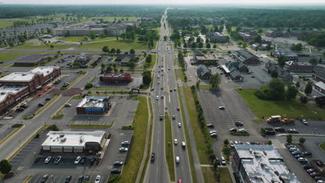 Endlose-Straße,-Die-Nach-Indianapolis-Führt,-Luftüberführung