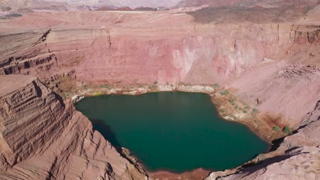 The-Hidden-Lake-Timan-Park,-South-Israel.,-Eilat