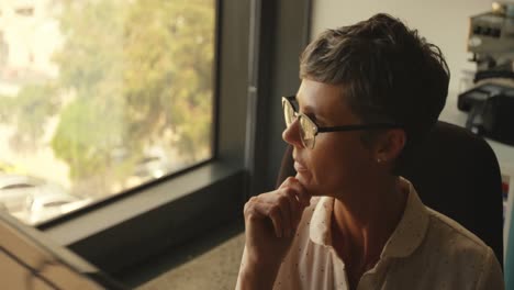 businesswoman using mobile phone at desk 4k