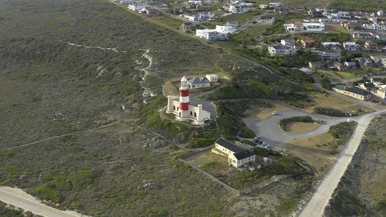 жизнь здесь осветит твои дни.