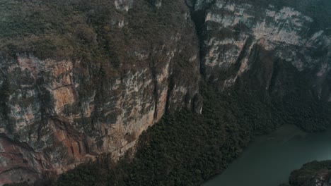 Parque-Nacional-Cañón-Del-Sumidero-Se-Encuentra-En-Chiapas,-México