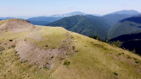 Imágenes-Aéreas-De-Un-Pueblo-De-Montaña