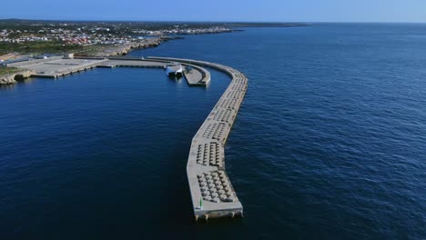 Rockwall-jetty-in-Ciutadella-de-Menorca,-Spain-at-high-tide