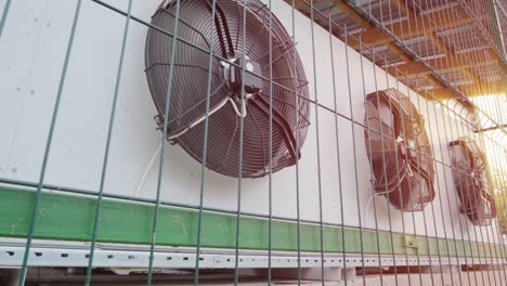 ventilación de aire acondicionado de metal. hvac. refrigeración comercial hvac acondicionador de aire condensador unidades de ventilador conjunto de baterías control de clima y temperatura de refrigeración sistema de acondicionamiento