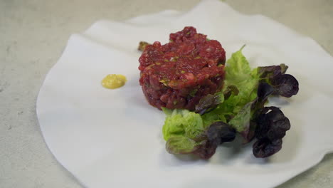 Beef-tartare-with-mustard-ice-cream