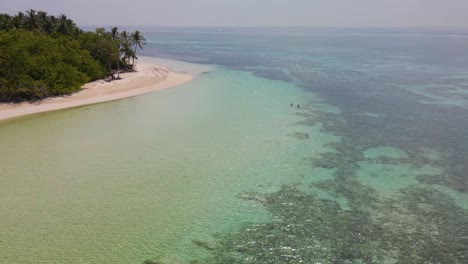 Beautiful-panorama-of-the-Maldivian-island-with-a-sandy-shore-and-turquoise-water