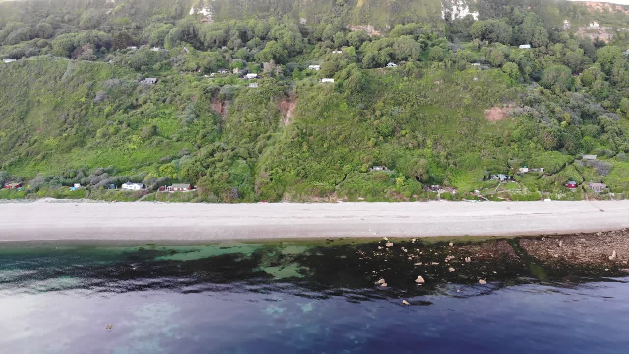 한적한 littlecombe 촬영 해변의 조감도