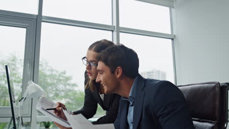 Closeup-office-manager-explaining-talk-with-colleague.-Project-team-check-data