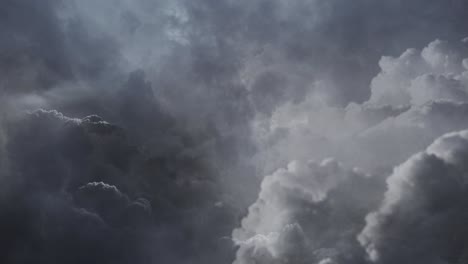 Vista-De-Tormenta,-Nubes-Oscuras-En-El-Cielo