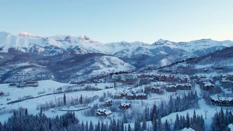 Drone-aerial-view-Telluride-ski-resort-and-mountains-in-Telluride,-Colorado