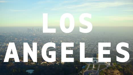 Luftdrohnenaufnahme-Von-Stadtgebäuden-Und-Skyline-In-Amerika,-überlagert-Mit-Einer-Animierten-Grafik,-Die-„Los-Angeles“-Darstellt
