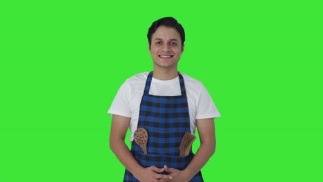cocinero indio feliz sonriendo a la cámara pantalla verde
