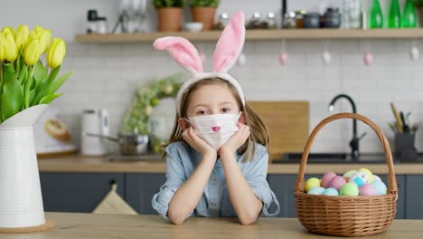 Video-Del-Retrato-De-Una-Niña-Con-Orejas-De-Conejo-Durante-La-Pandemia.