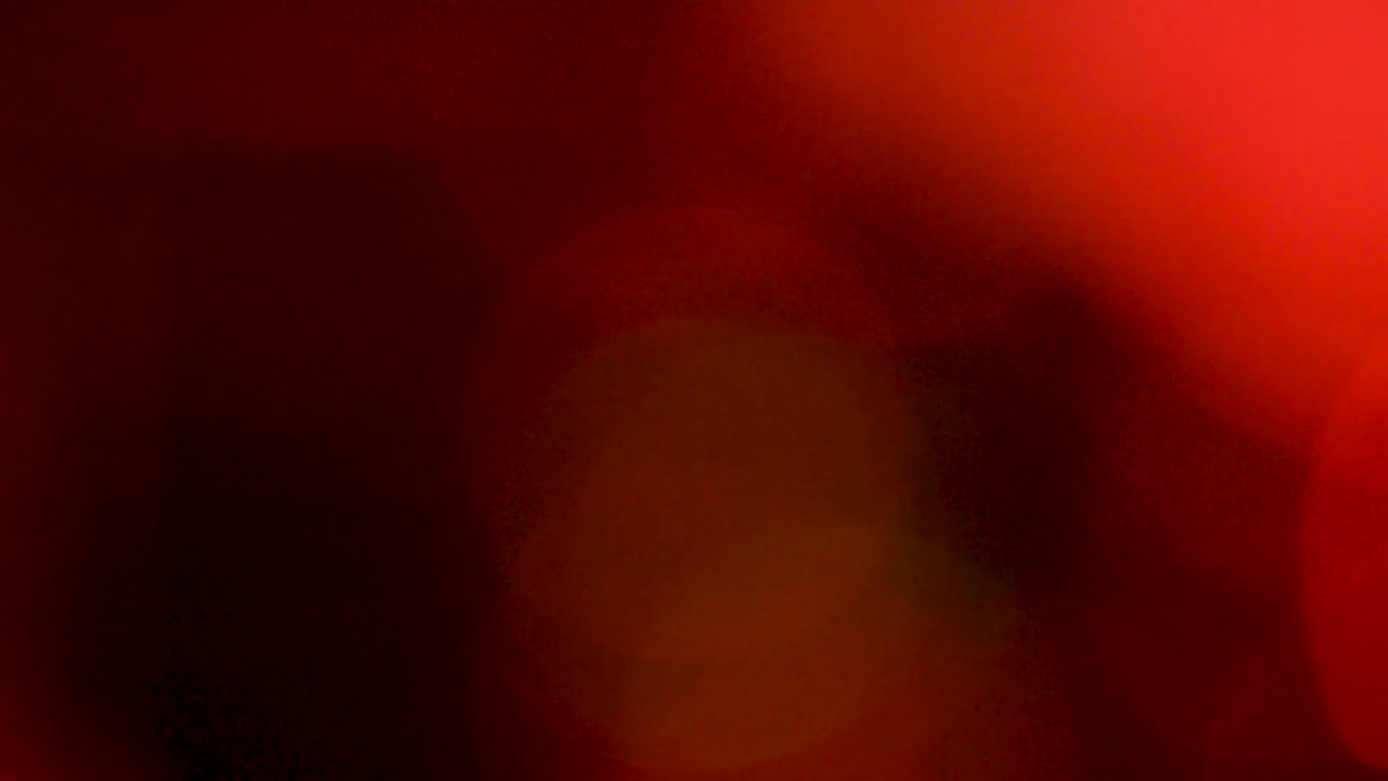 검은 배경 비디오에 빨간색 흐리게 표시등 추상 원형 보케
