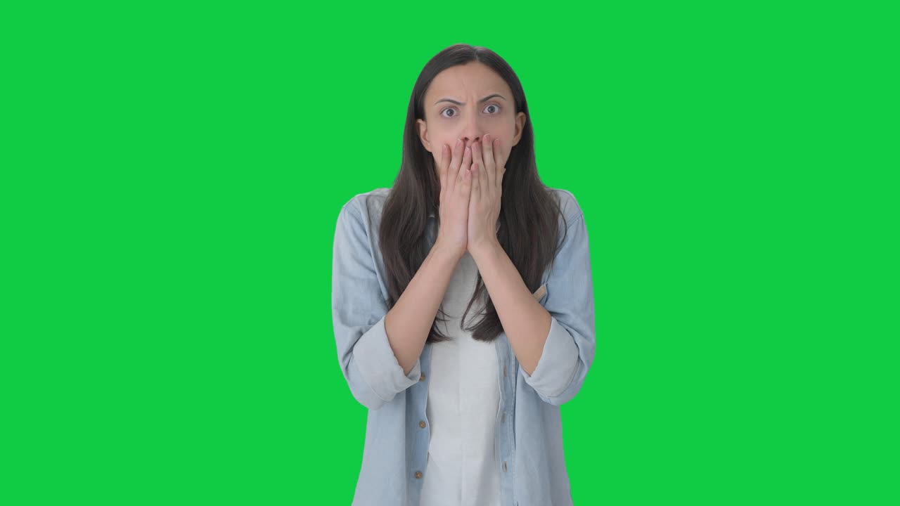 chica india ver alguna cosa chocante pantalla verde