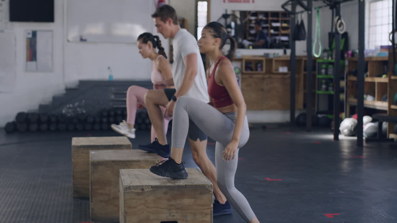 grupo apto de personas que hacen ejercicio