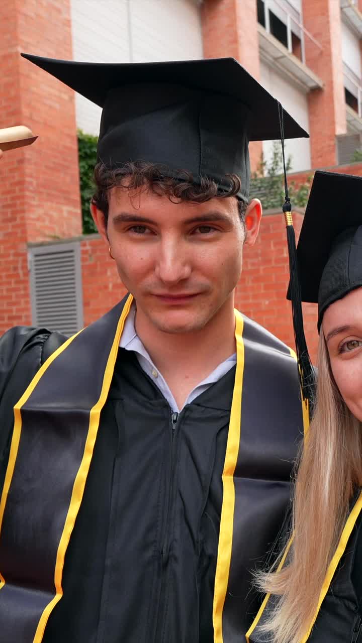 Celebrazione del diploma con gli amici