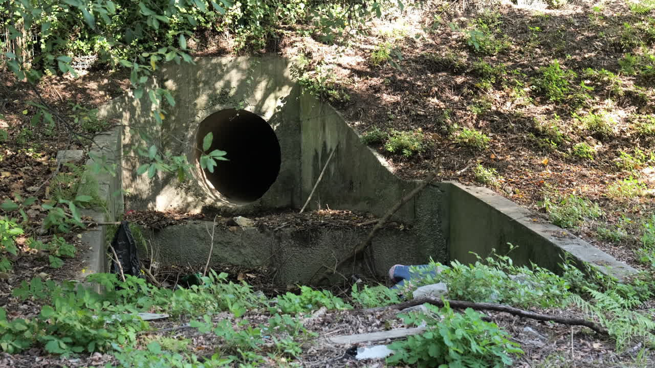 A different angle of the drainage gutter