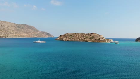 Drohnenaufnahmen-In-Der-Nähe-Einer-Insel