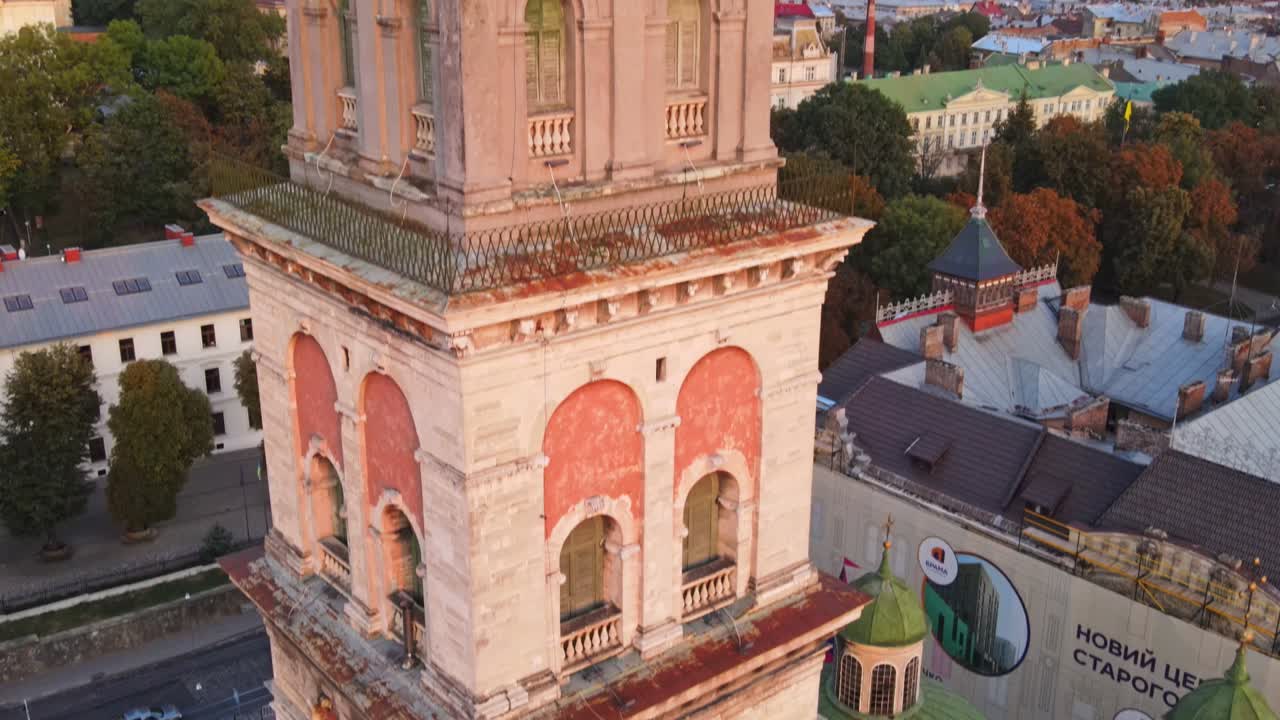vista aérea de cerca de la cúpula de la iglesia
