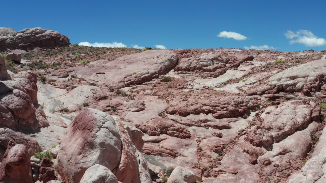 aéreo - puente del diablo y montañas, argentina, gran avance ascendente