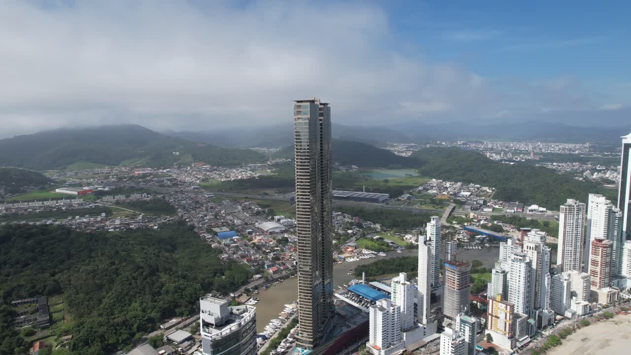 Aerial V&iacute;deo of Balneario Camboriu Beach, on the coast of Santa Catarina State, in South Brazil