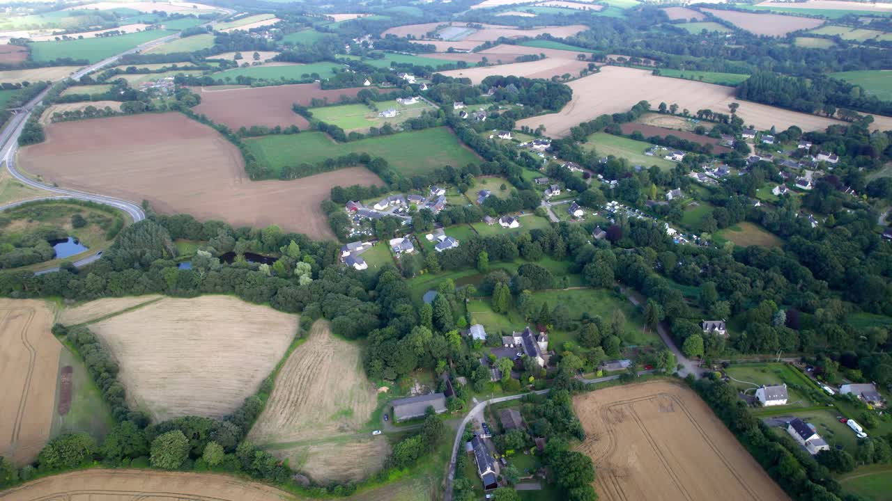 французский сельский ландшафт и культивируемые пшеничные поля в британии, франция