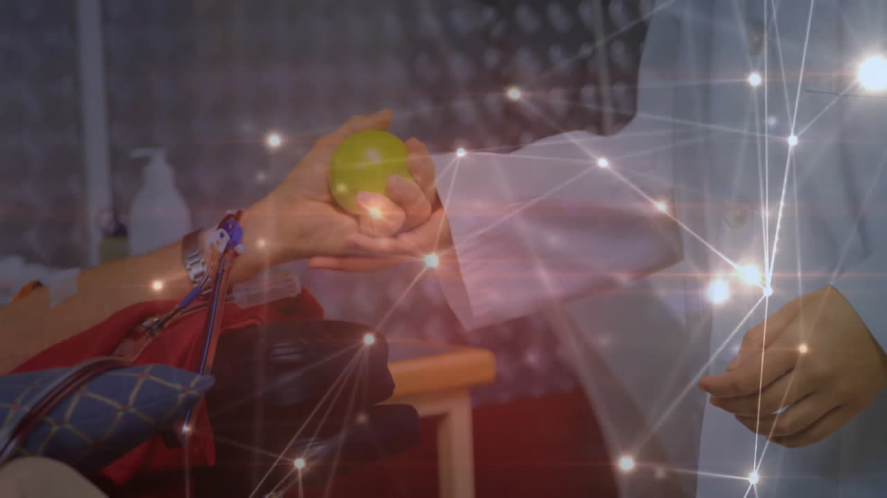 animación de la red de conexiones a través de un médico caucásico que sostiene la mano del paciente