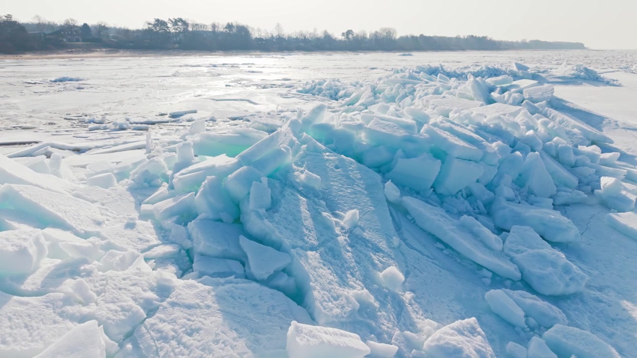 Massive coastal ice movement illustrates changing winter climate conditions