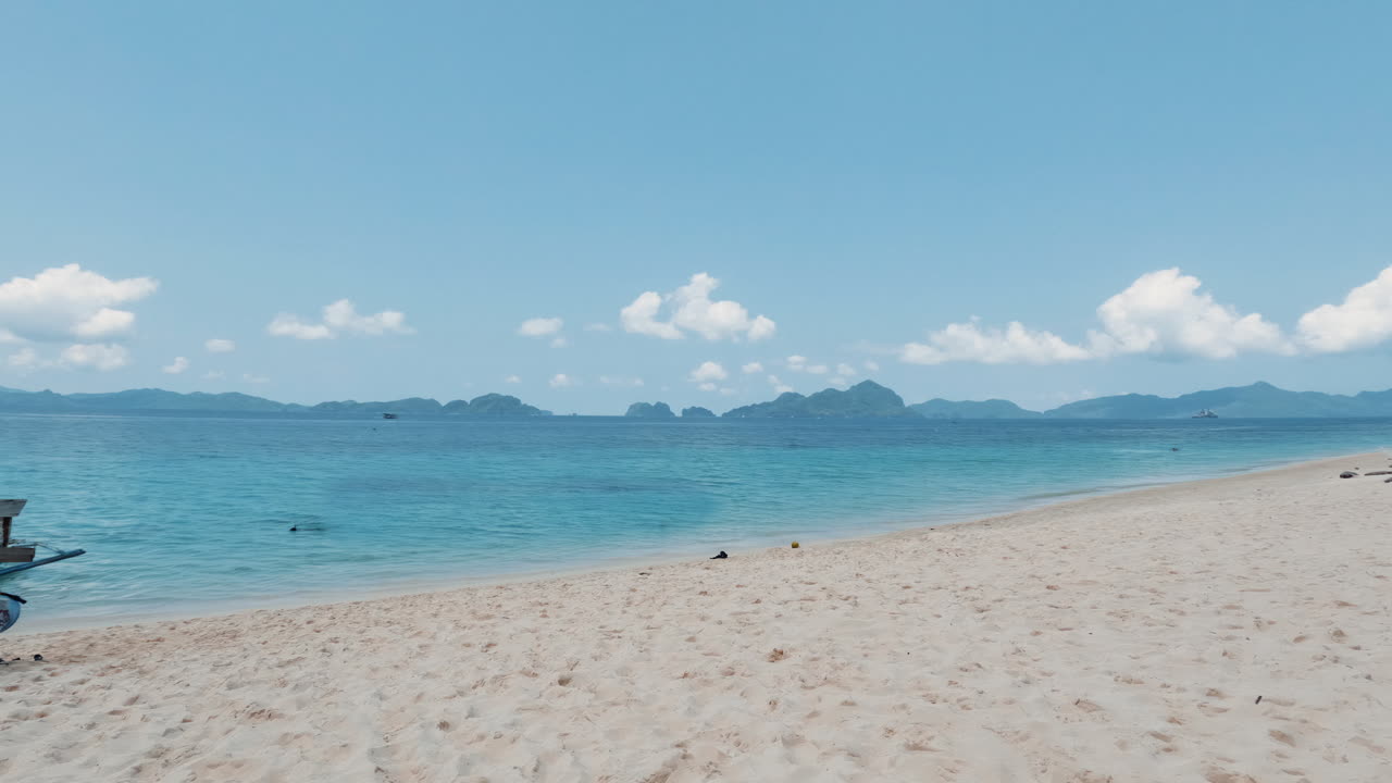 필리핀 의 아름다운 해변 과 깨 ⁇  한 푸르키즈색 물